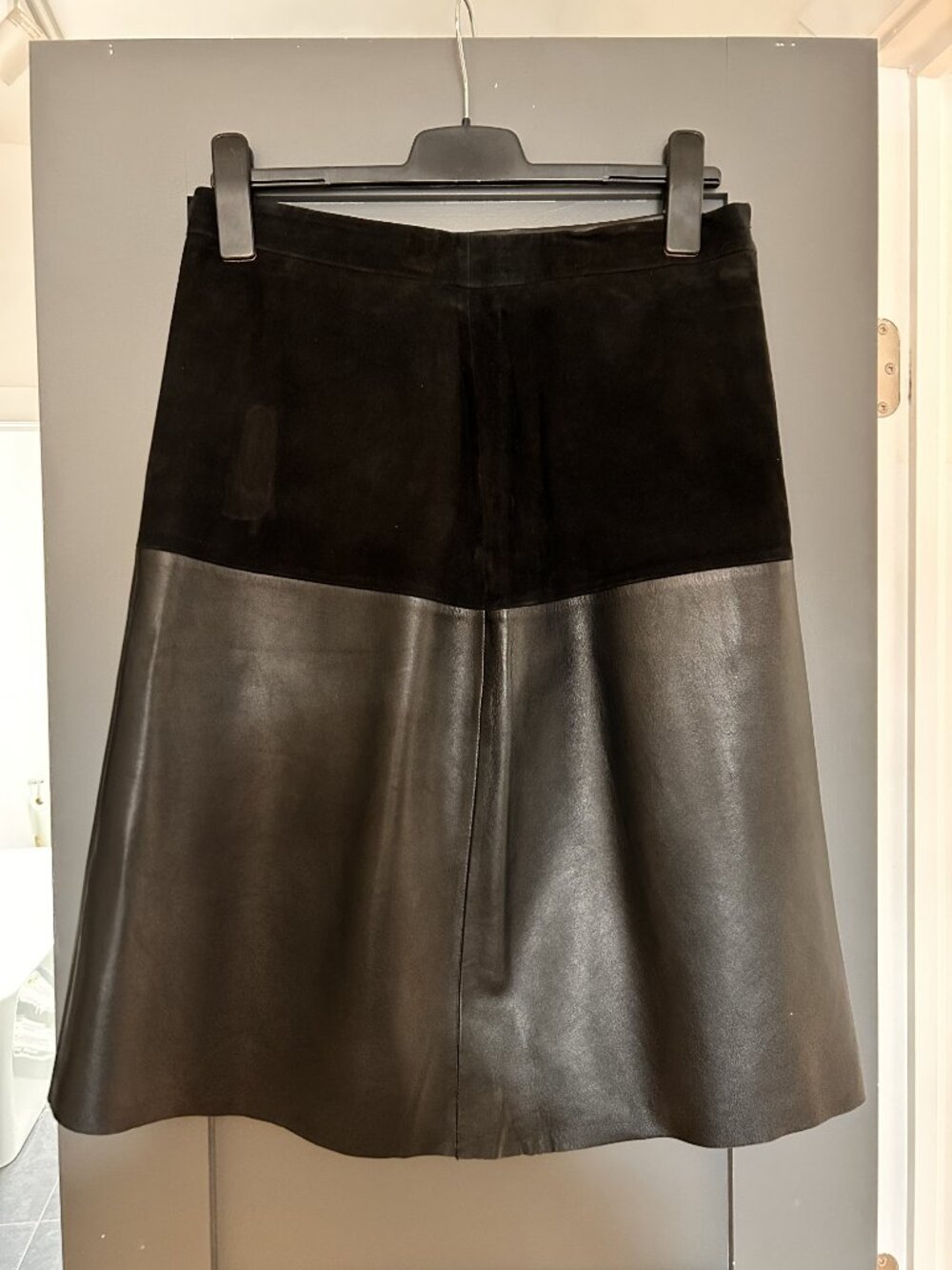 Pablo midi skirt in black leather